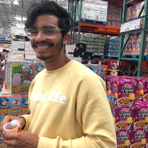 Picture of man holding Dellamore Sauce