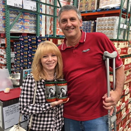 Picture of happy couple holding Dellamore Sauce